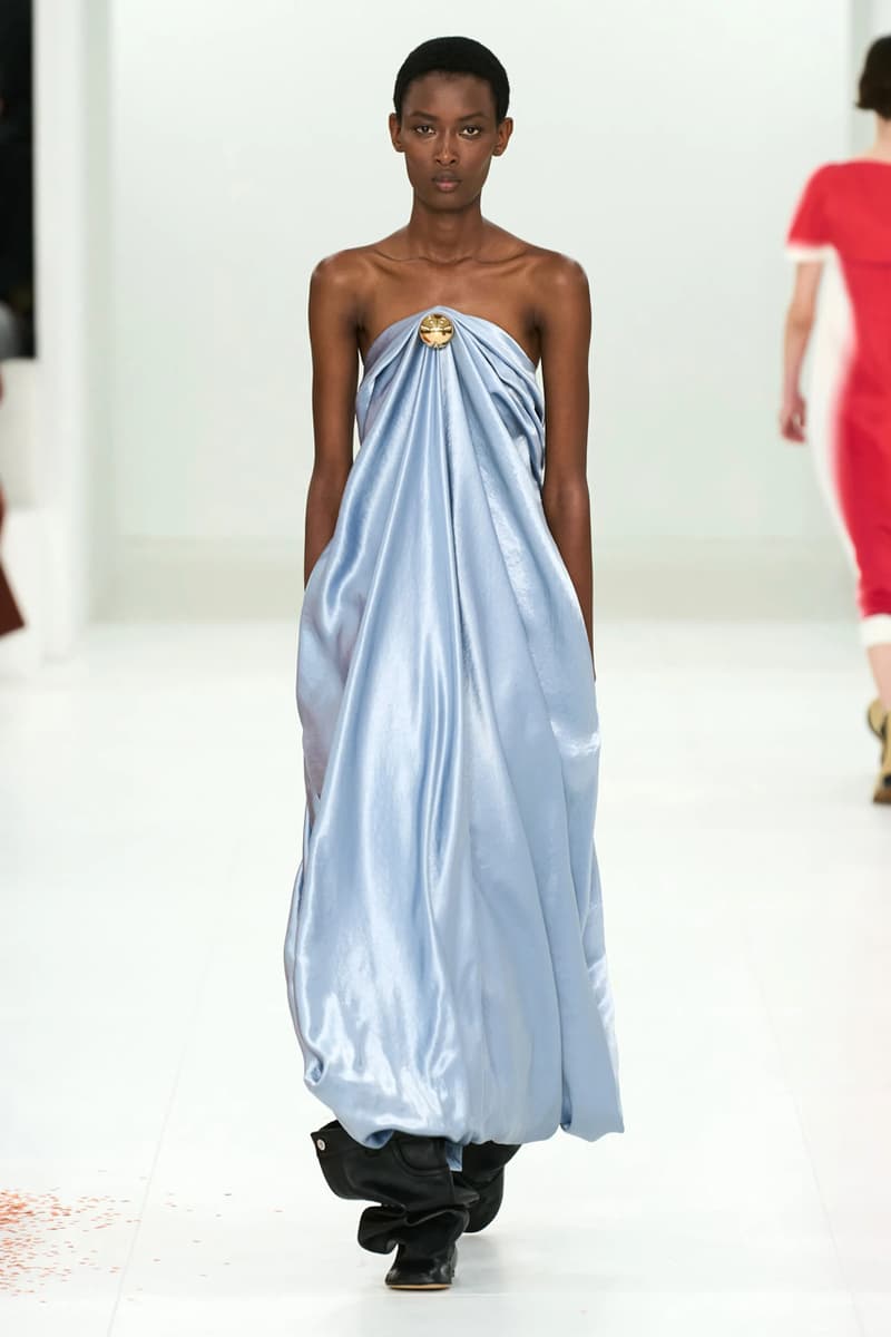 LOEWE Fall Winter 2023 FW23 AW23 Womenswear Paris Fashion Week Runway Show Collection Jonathan Anderson Looks 