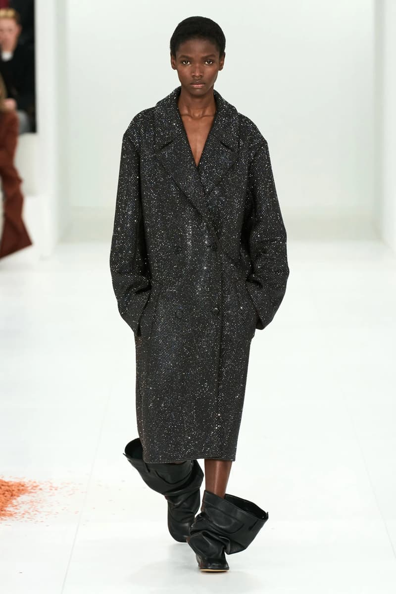 LOEWE Fall Winter 2023 FW23 AW23 Womenswear Paris Fashion Week Runway Show Collection Jonathan Anderson Looks 