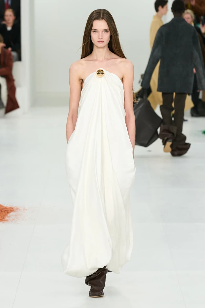 LOEWE Fall Winter 2023 FW23 AW23 Womenswear Paris Fashion Week Runway Show Collection Jonathan Anderson Looks 