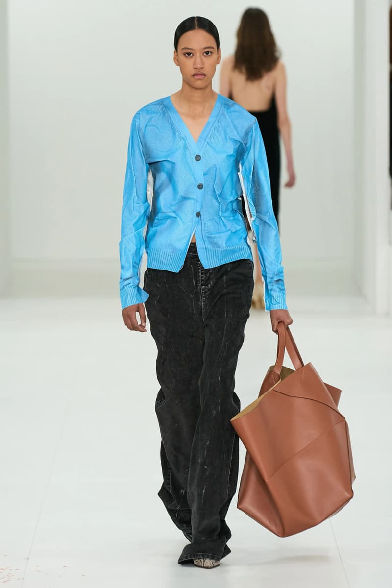 LOEWE Fall Winter 2023 FW23 AW23 Womenswear Paris Fashion Week Runway Show Collection Jonathan Anderson Looks 