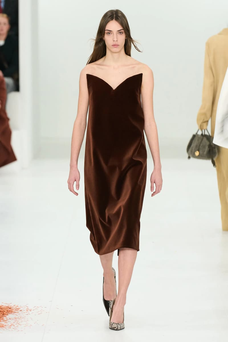 LOEWE Fall Winter 2023 FW23 AW23 Womenswear Paris Fashion Week Runway Show Collection Jonathan Anderson Looks 