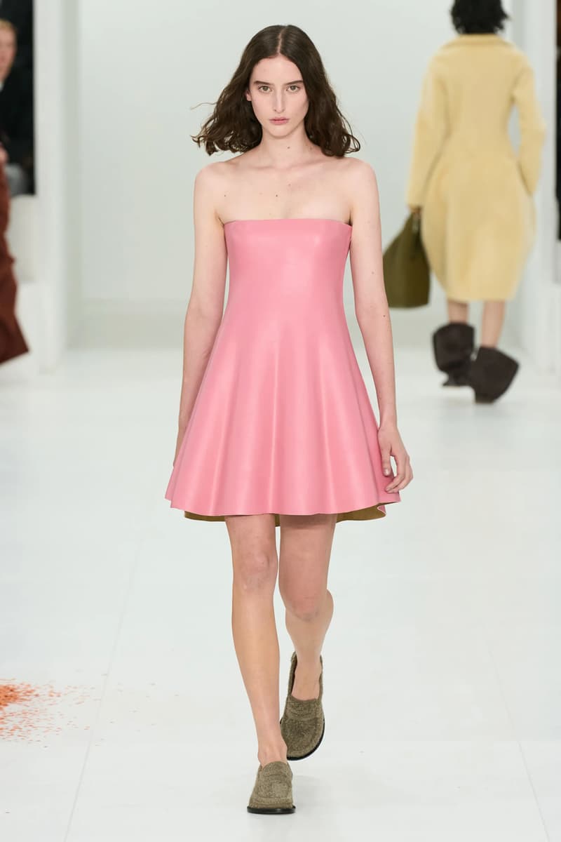 LOEWE Fall Winter 2023 FW23 AW23 Womenswear Paris Fashion Week Runway Show Collection Jonathan Anderson Looks 