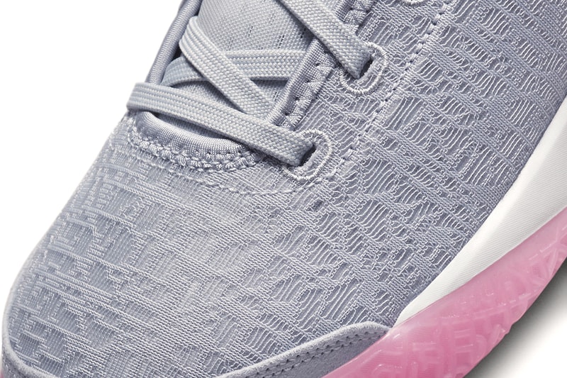 Поверхности Nike Zoom LeBron NXXT Gen в цвете «Wolf Grey» DR8784-002 Wolf Grey/Pink Spell-Hyper Royal Леброн Джеймс Кинг Джеймс Свуш баскетбол НБА Лос-Анджелес Лейкерс
