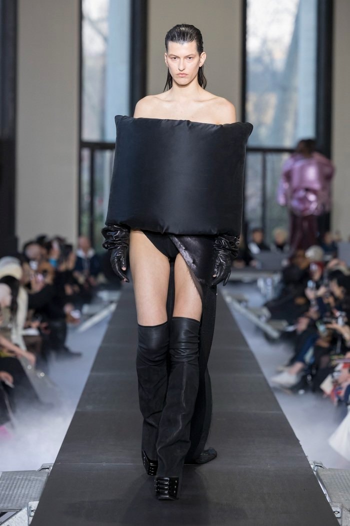 Rick Owens Fall Winter 2023 FW23 "LUXOR" Collection Womenswear Paris Fashion Week PFW Runway Show 