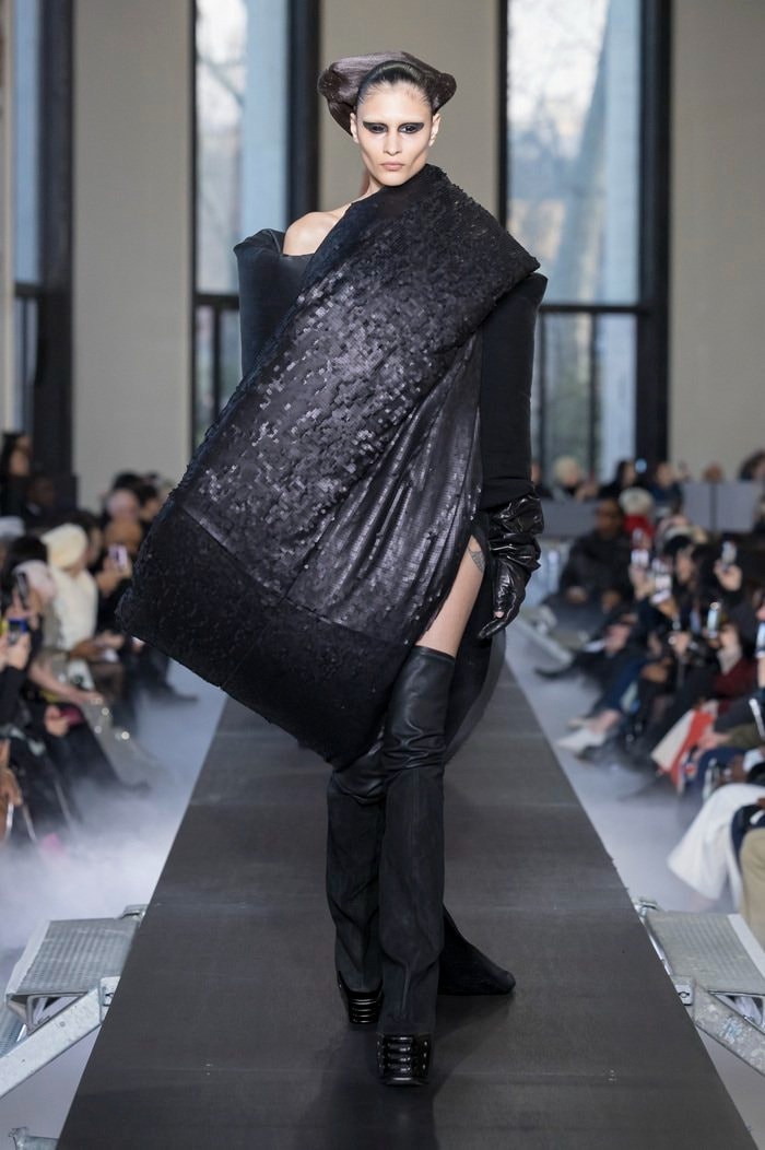 Rick Owens Fall Winter 2023 FW23 "LUXOR" Collection Womenswear Paris Fashion Week PFW Runway Show 