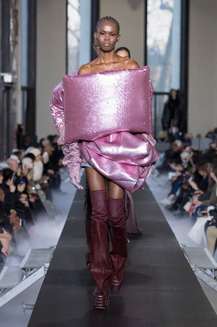 Rick Owens Fall Winter 2023 FW23 "LUXOR" Collection Womenswear Paris Fashion Week PFW Runway Show 