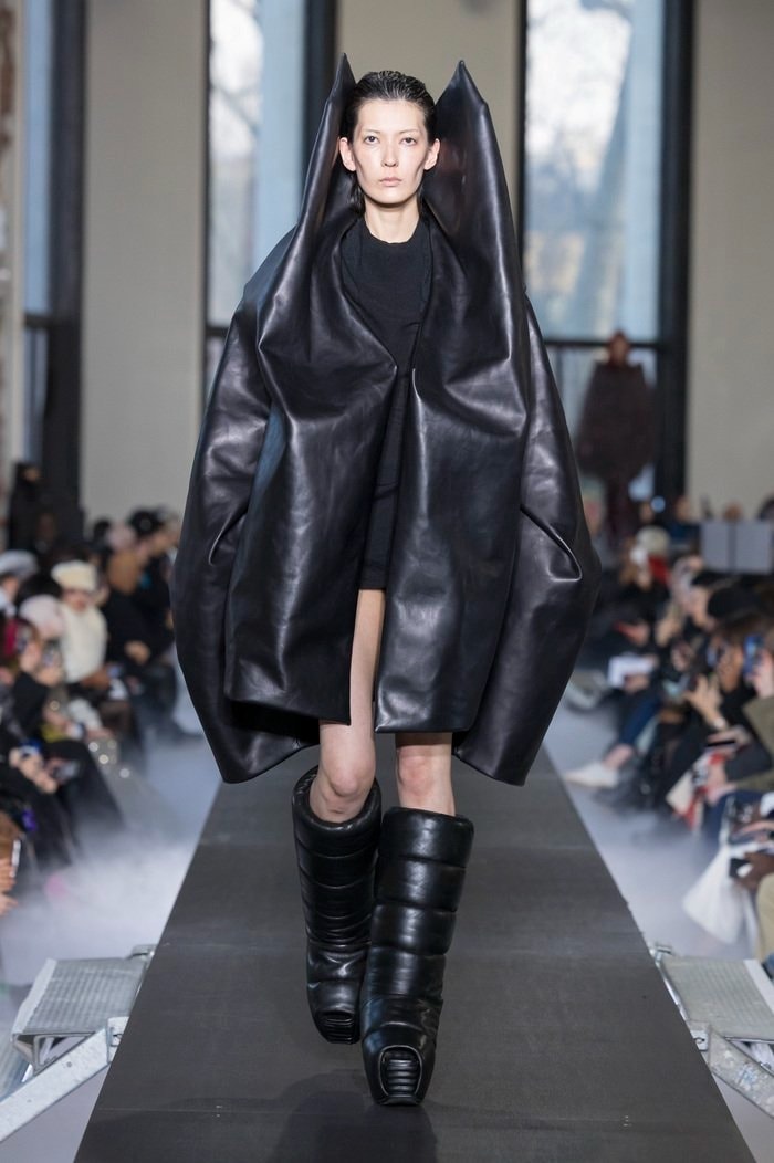 Rick Owens Fall Winter 2023 FW23 "LUXOR" Collection Womenswear Paris Fashion Week PFW Runway Show 