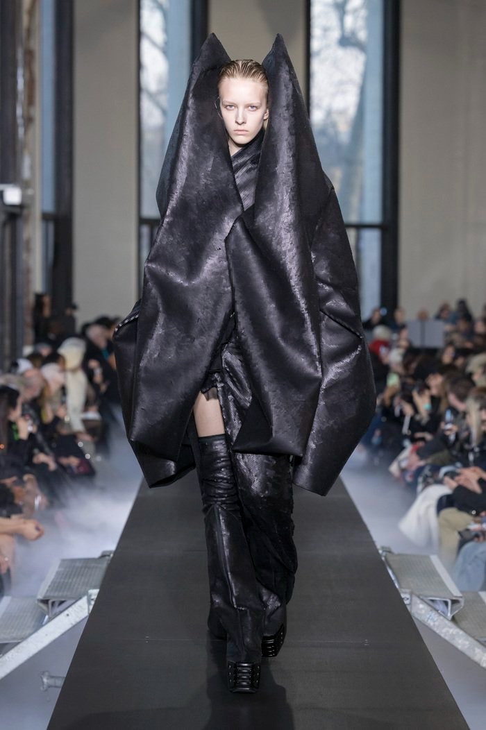 Rick Owens Fall Winter 2023 FW23 "LUXOR" Collection Womenswear Paris Fashion Week PFW Runway Show 