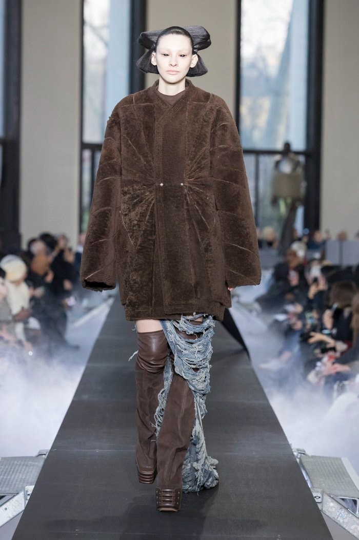 Rick Owens Fall Winter 2023 FW23 "LUXOR" Collection Womenswear Paris Fashion Week PFW Runway Show 