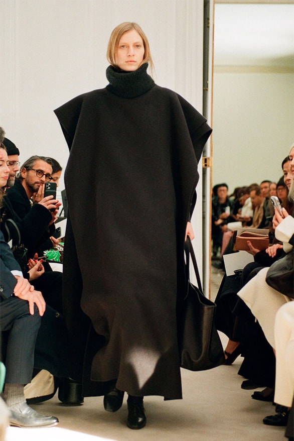 The Row Resort 2024 Paris Fashion Week Mary Kate Ashley Olsen runway show womenswear menswear fashion