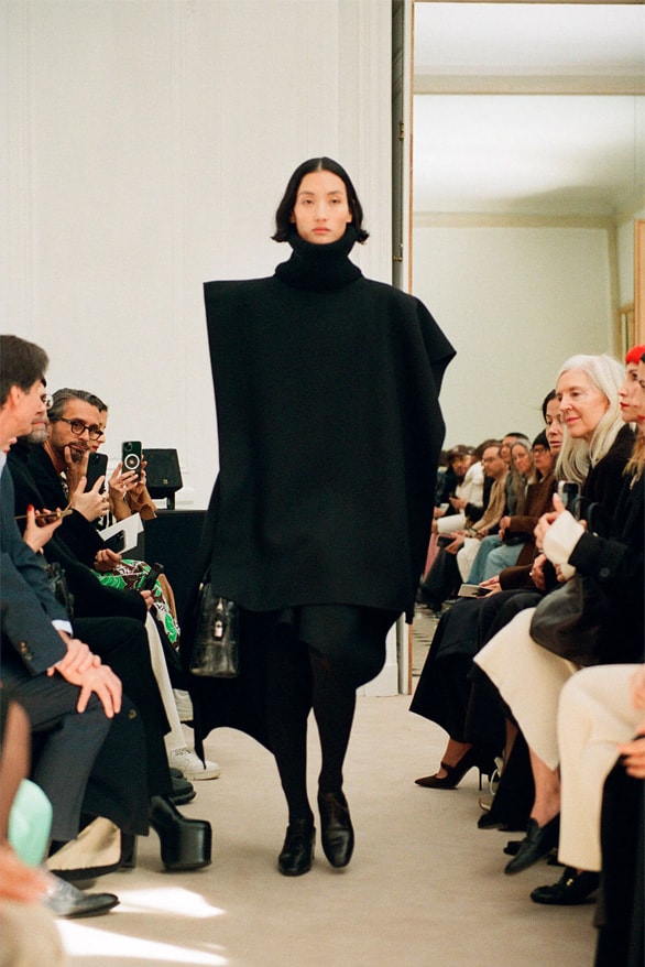 The Row Resort 2024 Paris Fashion Week Mary Kate Ashley Olsen runway show womenswear menswear fashion