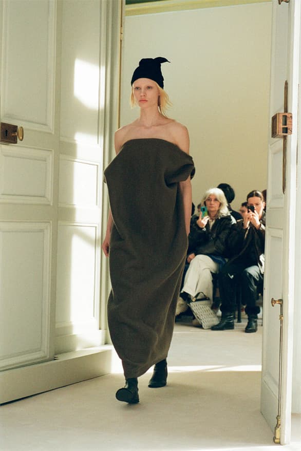 The Row Resort 2024 Paris Fashion Week Mary Kate Ashley Olsen runway show womenswear menswear fashion