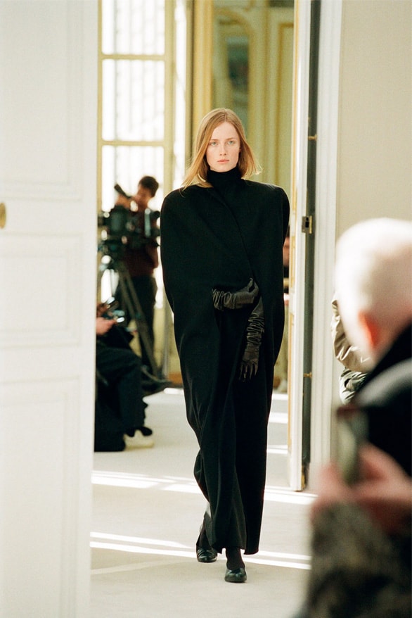 The Row Resort 2024 Paris Fashion Week Mary Kate Ashley Olsen runway show womenswear menswear fashion
