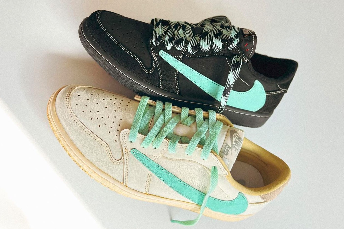 Tiffany & Co. x Nike Air Force 1 Plays With Suede And Silver - Por