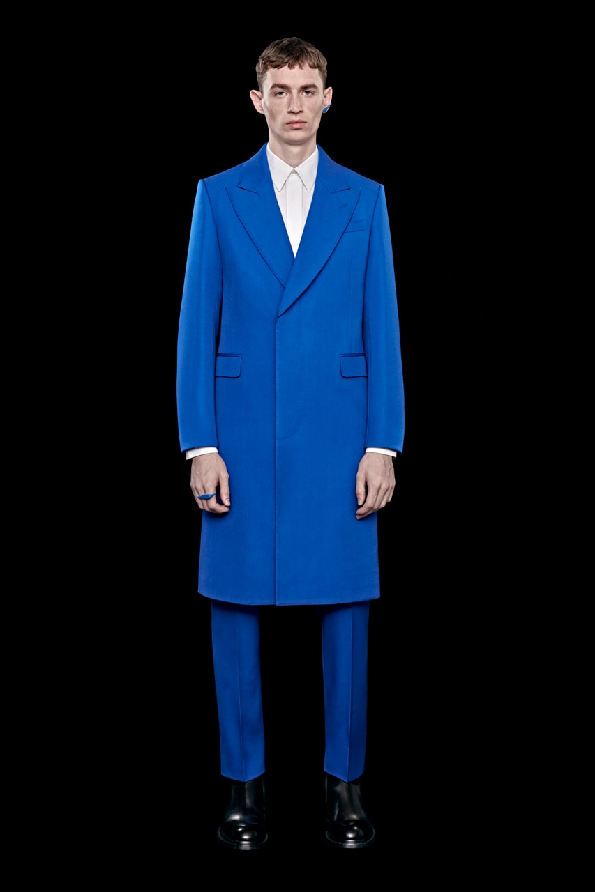 Alexander McQueen Crafts Sharply Dissected Tailoring for Pre-FW23 Fashion