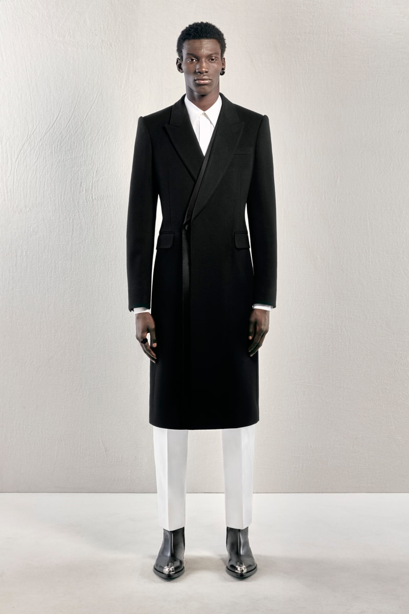 Alexander McQueen Crafts Sharply Dissected Tailoring for Pre-FW23 Fashion