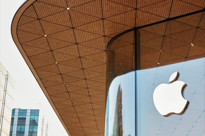 Apple opens first flagship store in india mumbai bandra kurla complex jio world drive foster partners mumbai news info