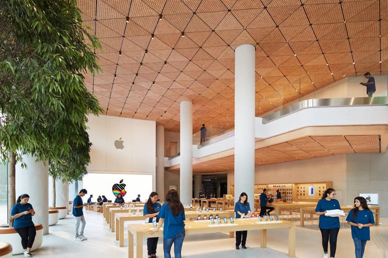 Apple opens first flagship store in india mumbai bandra kurla complex jio world drive foster partners mumbai news info