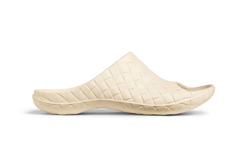 Bottega Veneta Beebee Clog Slide Intreccio Легкая резиновая обувь с дизайном Black Sea Salt Matthieu Blazy Release Information Drops Обувь