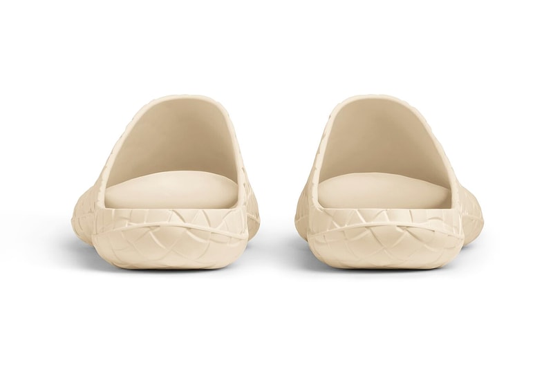 Bottega Veneta Beebee Clog Slide Intreccio Легкая резиновая обувь с дизайном Black Sea Salt Matthieu Blazy Release Information Drops Обувь