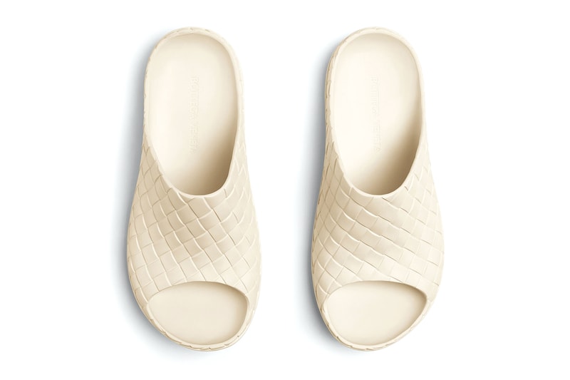 Обувь Bottega Veneta Beebee Clog Slide Intreccio, легкая резиновая конструкция, обувь Black Sea Salt Matthieu Blazy Release Information Drops.