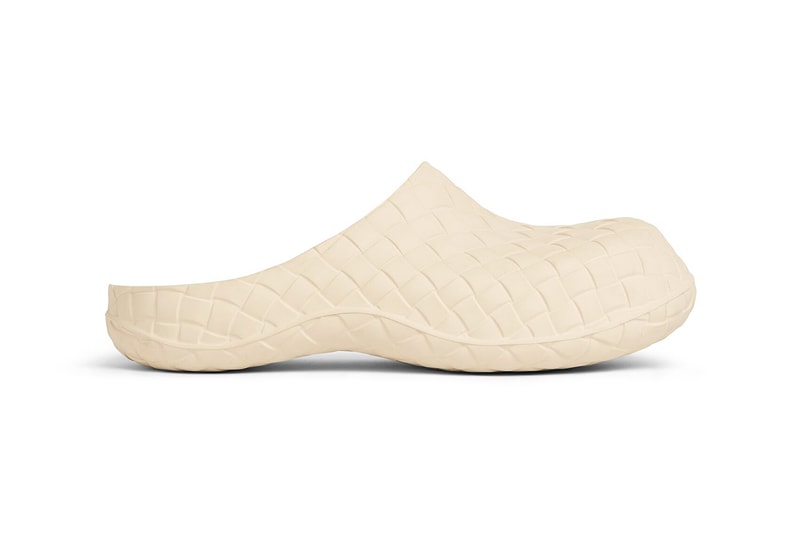 Bottega Veneta Beebee Clog Slide Intreccio Легкая резиновая обувь с дизайном Black Sea Salt Matthieu Blazy Release Information Drops Обувь