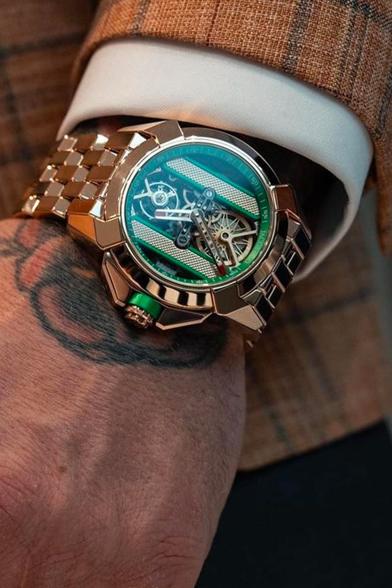 Photo) Conor McGregor shows off brand new gold Rolex watch