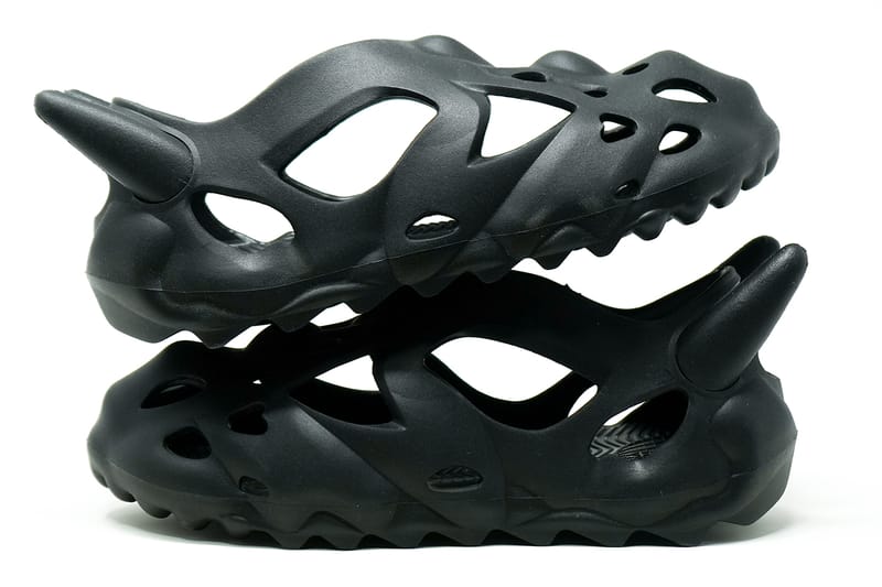 ESENES WORLDWIDE Primes "Boneheads" Clog In Dark "Onyx" Colorway