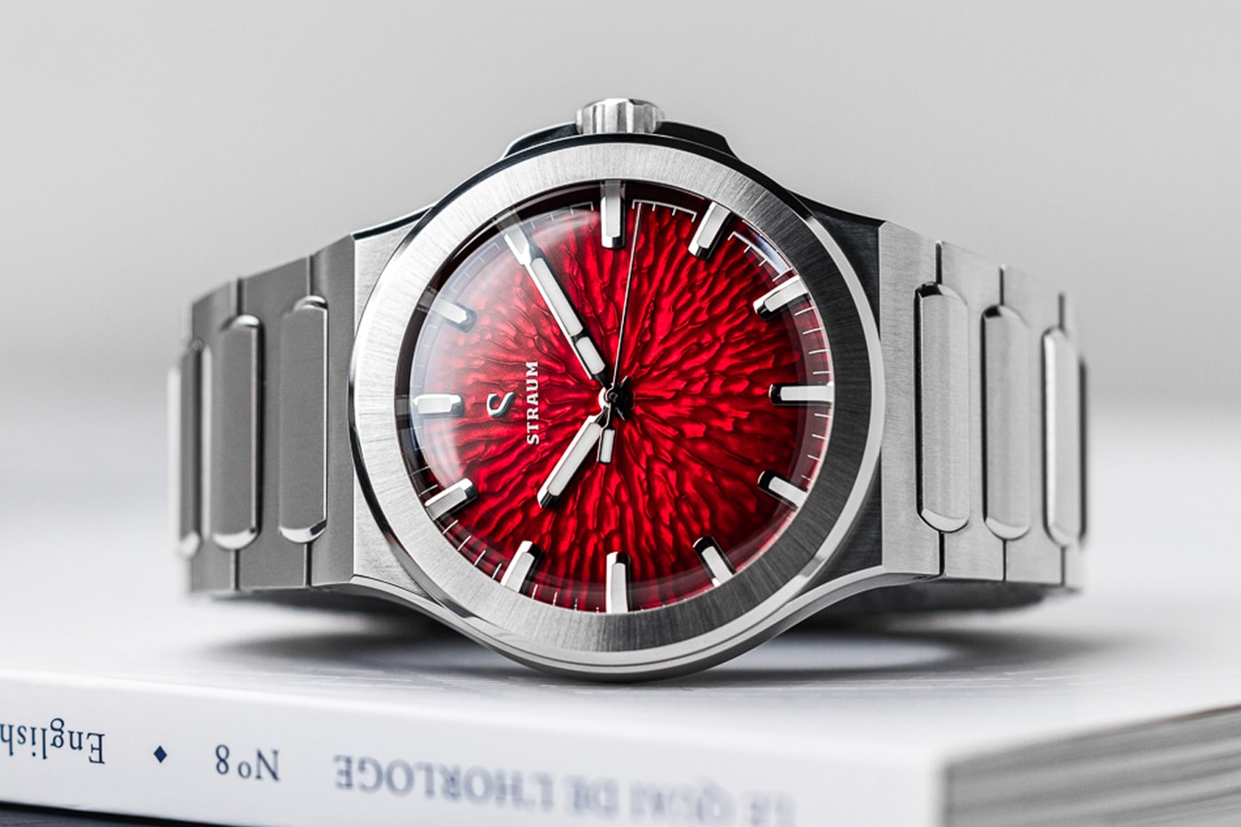 Fratello × Straum Jan Mayen Limited-Edition Sports Watch Lava-Red Fumé Dial Release Info