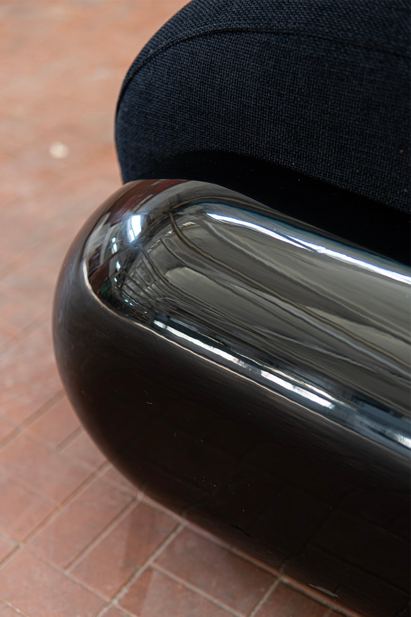 Holloway Li Launches Liquorice-Inspired Version of its "T4" Chair