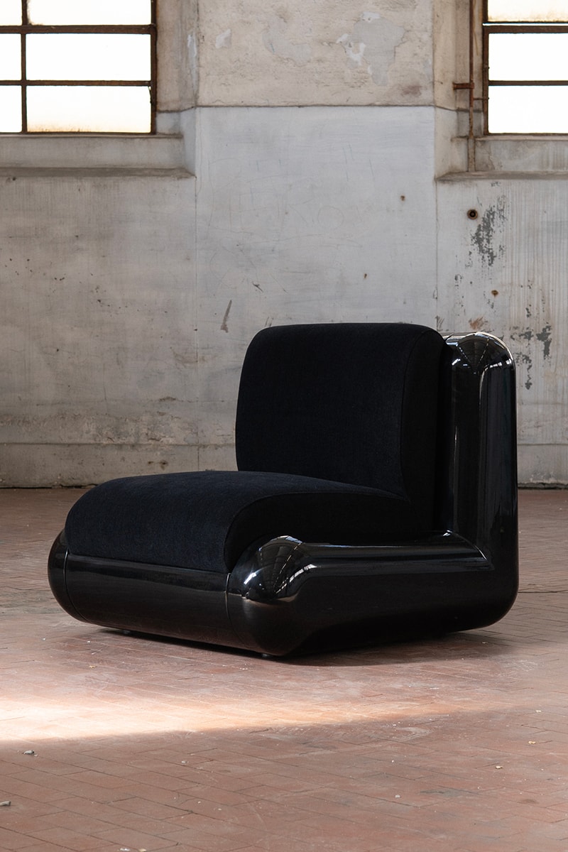 Holloway Li Launches Liquorice-Inspired Version of its "T4" Chair