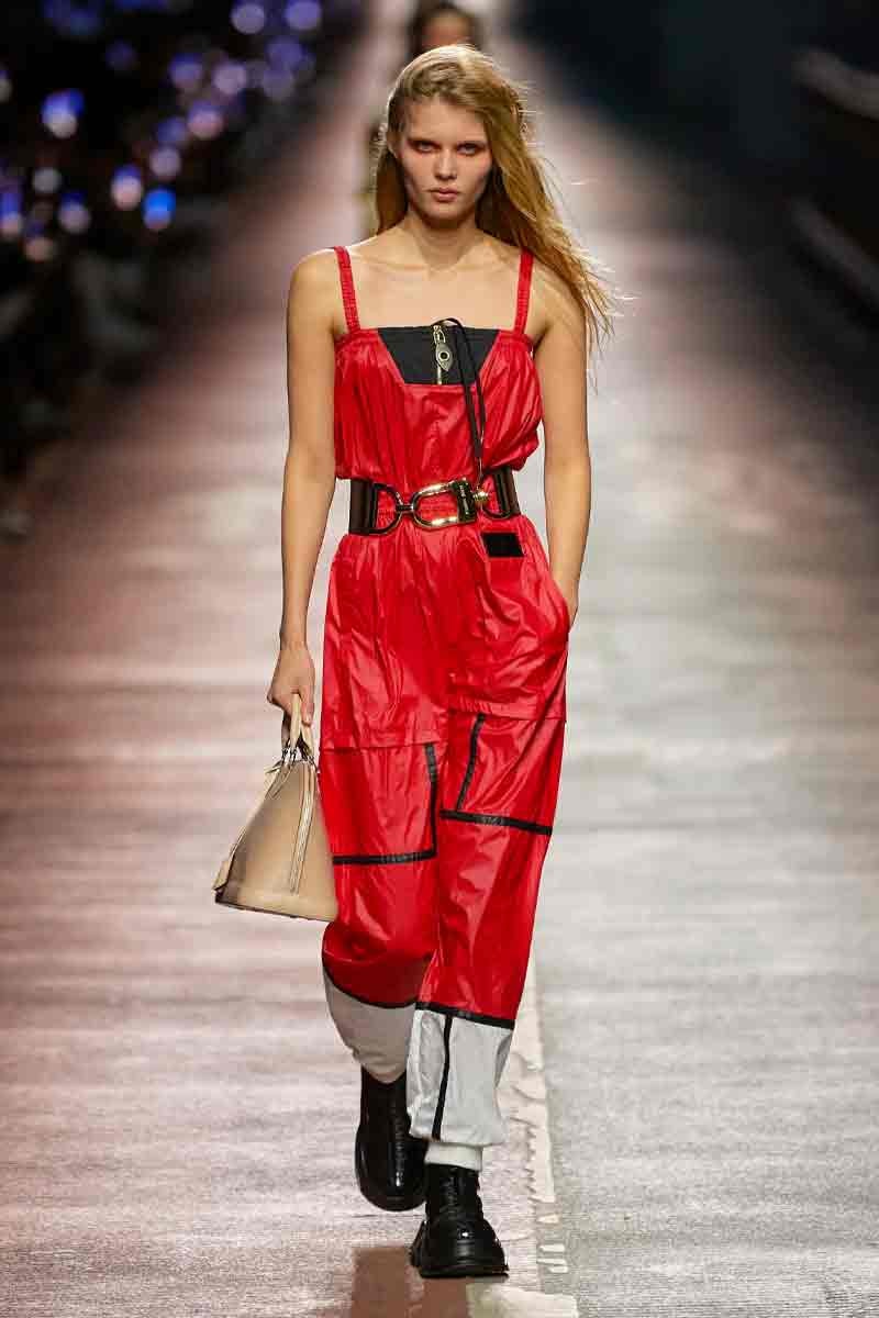 Louis Vuitton Pre-Fall 2023 Dazzles Seoul With Travel and Movement squid game jamsguyo bridge nicolas ghesquiere han river hwang dong-hyuk hoyeon jung seoul han river lvmh pharrell williams