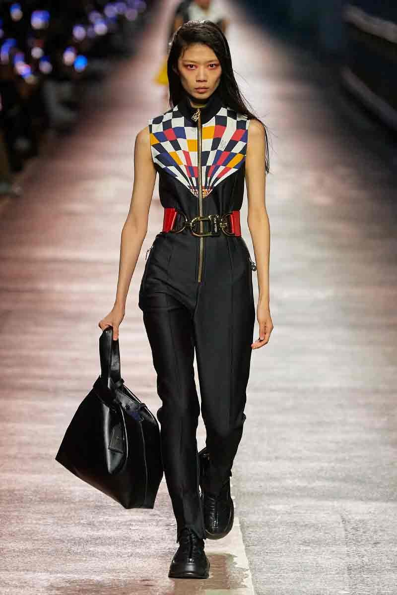 Louis Vuitton Pre-Fall 2023 Dazzles Seoul With Travel and Movement squid game jamsguyo bridge nicolas ghesquiere han river hwang dong-hyuk hoyeon jung seoul han river lvmh pharrell williams