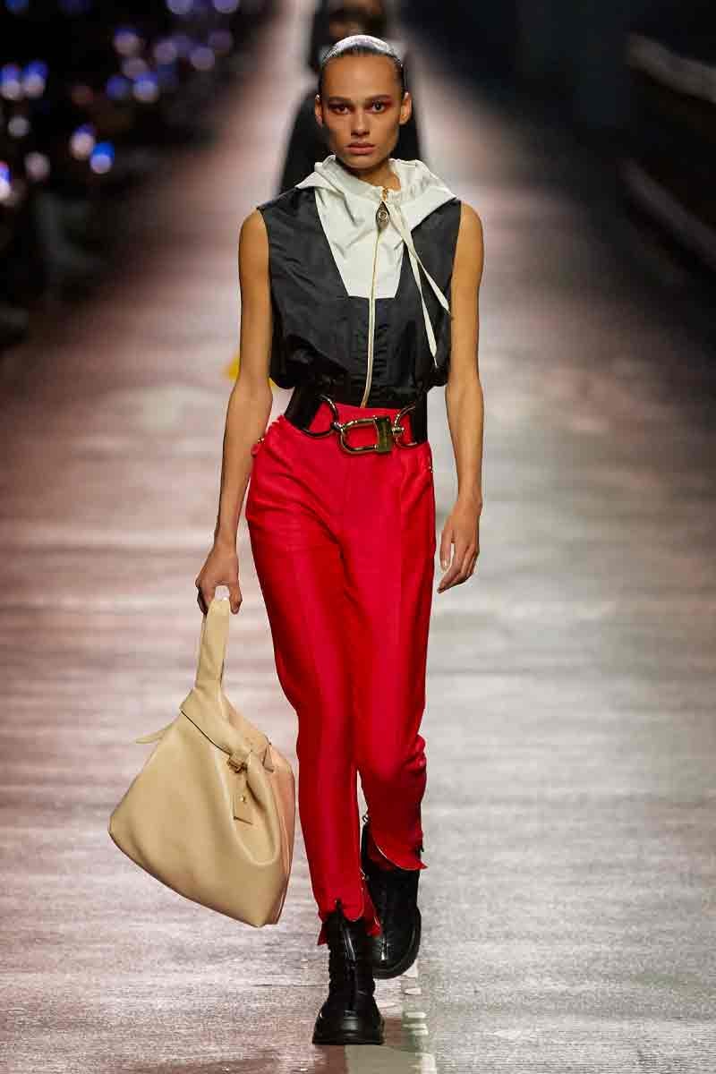 Louis Vuitton Pre-Fall 2023 Dazzles Seoul With Travel and Movement squid game jamsguyo bridge nicolas ghesquiere han river hwang dong-hyuk hoyeon jung seoul han river lvmh pharrell williams