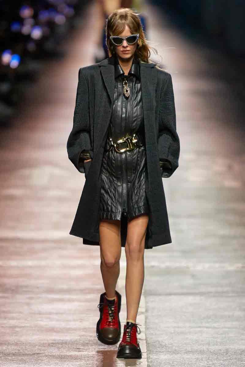 Louis Vuitton Pre-Fall 2023 Dazzles Seoul With Travel and Movement squid game jamsguyo bridge nicolas ghesquiere han river hwang dong-hyuk hoyeon jung seoul han river lvmh pharrell williams