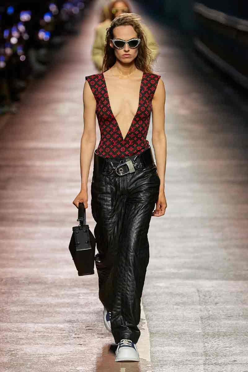 Louis Vuitton Pre-Fall 2023 Dazzles Seoul With Travel and Movement squid game jamsguyo bridge nicolas ghesquiere han river hwang dong-hyuk hoyeon jung seoul han river lvmh pharrell williams