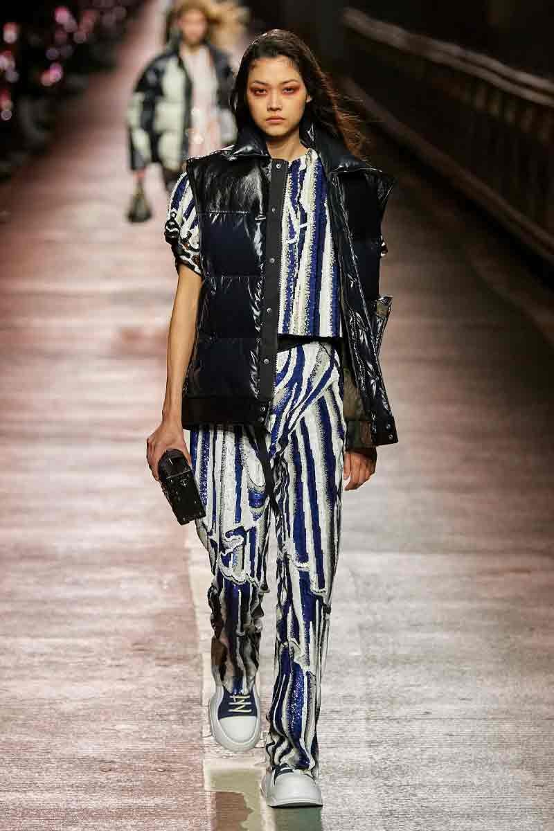Louis Vuitton Pre-Fall 2023 Dazzles Seoul With Travel and Movement squid game jamsguyo bridge nicolas ghesquiere han river hwang dong-hyuk hoyeon jung seoul han river lvmh pharrell williams