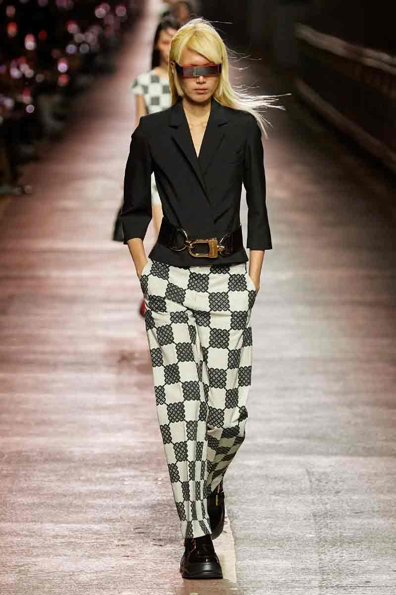 Louis Vuitton Pre-Fall 2023 Dazzles Seoul With Travel and Movement squid game jamsguyo bridge nicolas ghesquiere han river hwang dong-hyuk hoyeon jung seoul han river lvmh pharrell williams