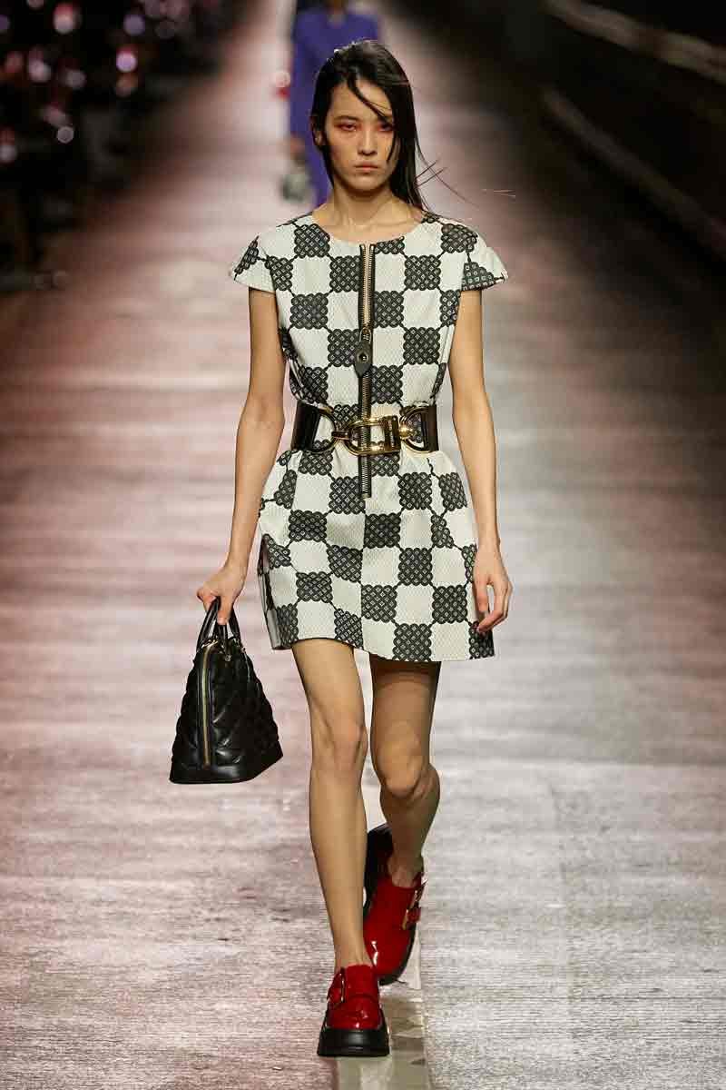 Louis Vuitton Pre-Fall 2023 Dazzles Seoul With Travel and Movement squid game jamsguyo bridge nicolas ghesquiere han river hwang dong-hyuk hoyeon jung seoul han river lvmh pharrell williams