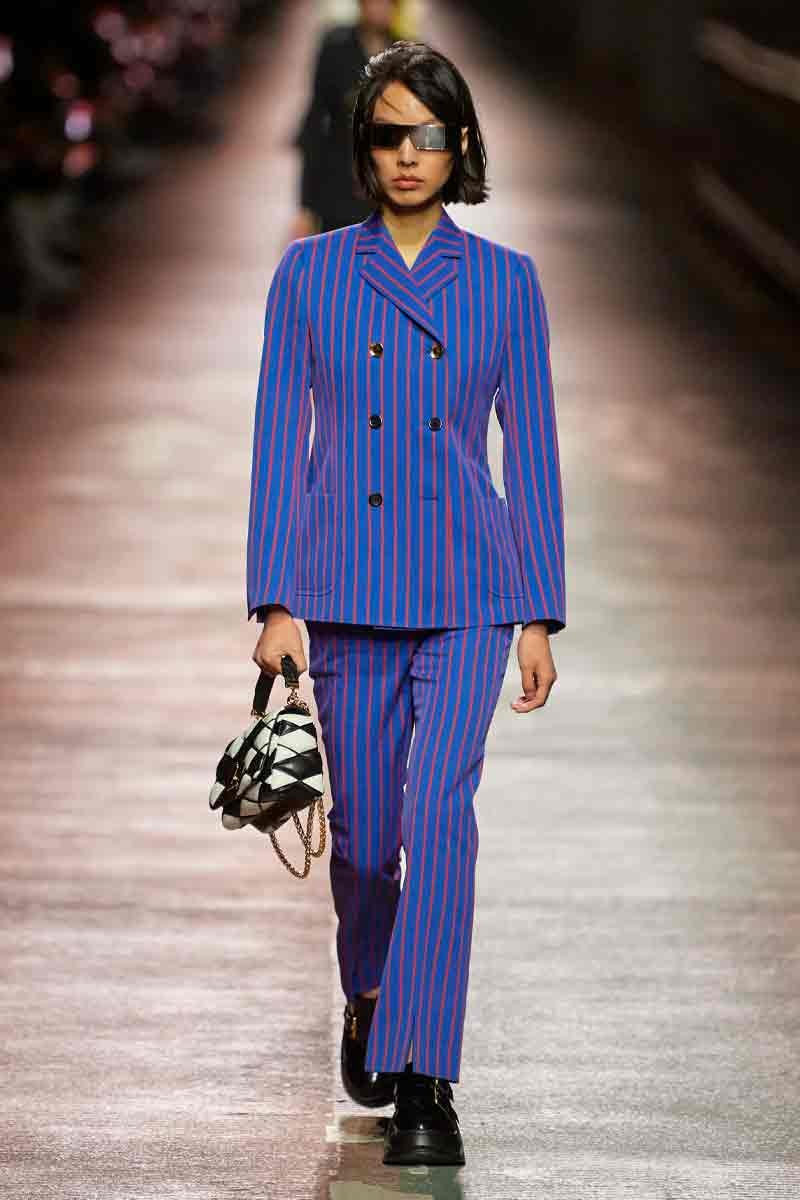 Louis Vuitton Pre-Fall 2023 Dazzles Seoul With Travel and Movement squid game jamsguyo bridge nicolas ghesquiere han river hwang dong-hyuk hoyeon jung seoul han river lvmh pharrell williams