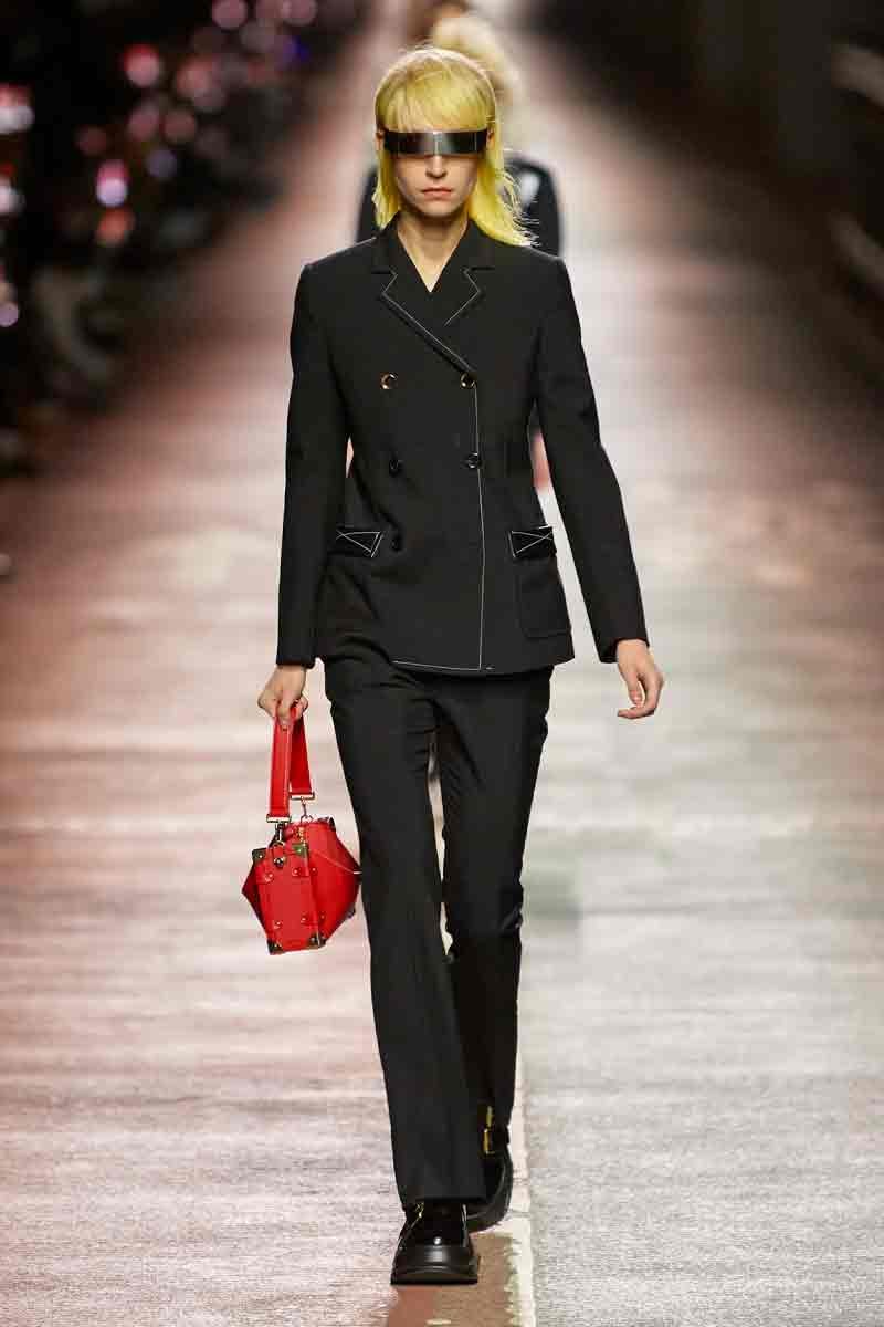 Louis Vuitton Pre-Fall 2023 Dazzles Seoul With Travel and Movement squid game jamsguyo bridge nicolas ghesquiere han river hwang dong-hyuk hoyeon jung seoul han river lvmh pharrell williams
