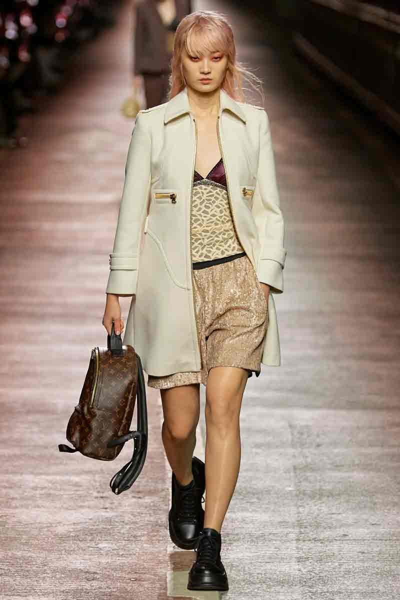 Louis Vuitton Pre-Fall 2023 Dazzles Seoul With Travel and Movement squid game jamsguyo bridge nicolas ghesquiere han river hwang dong-hyuk hoyeon jung seoul han river lvmh pharrell williams