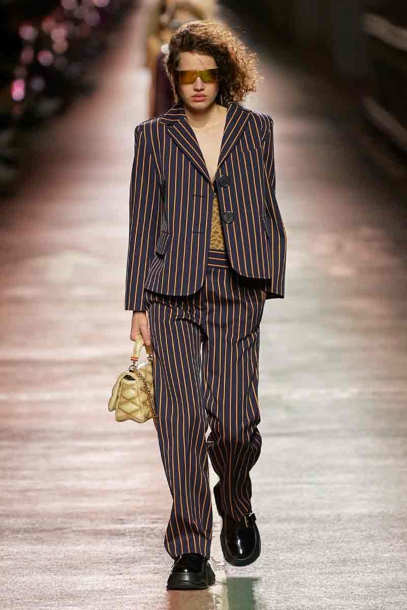 Louis Vuitton Pre-Fall 2023 Dazzles Seoul With Travel and Movement squid game jamsguyo bridge nicolas ghesquiere han river hwang dong-hyuk hoyeon jung seoul han river lvmh pharrell williams