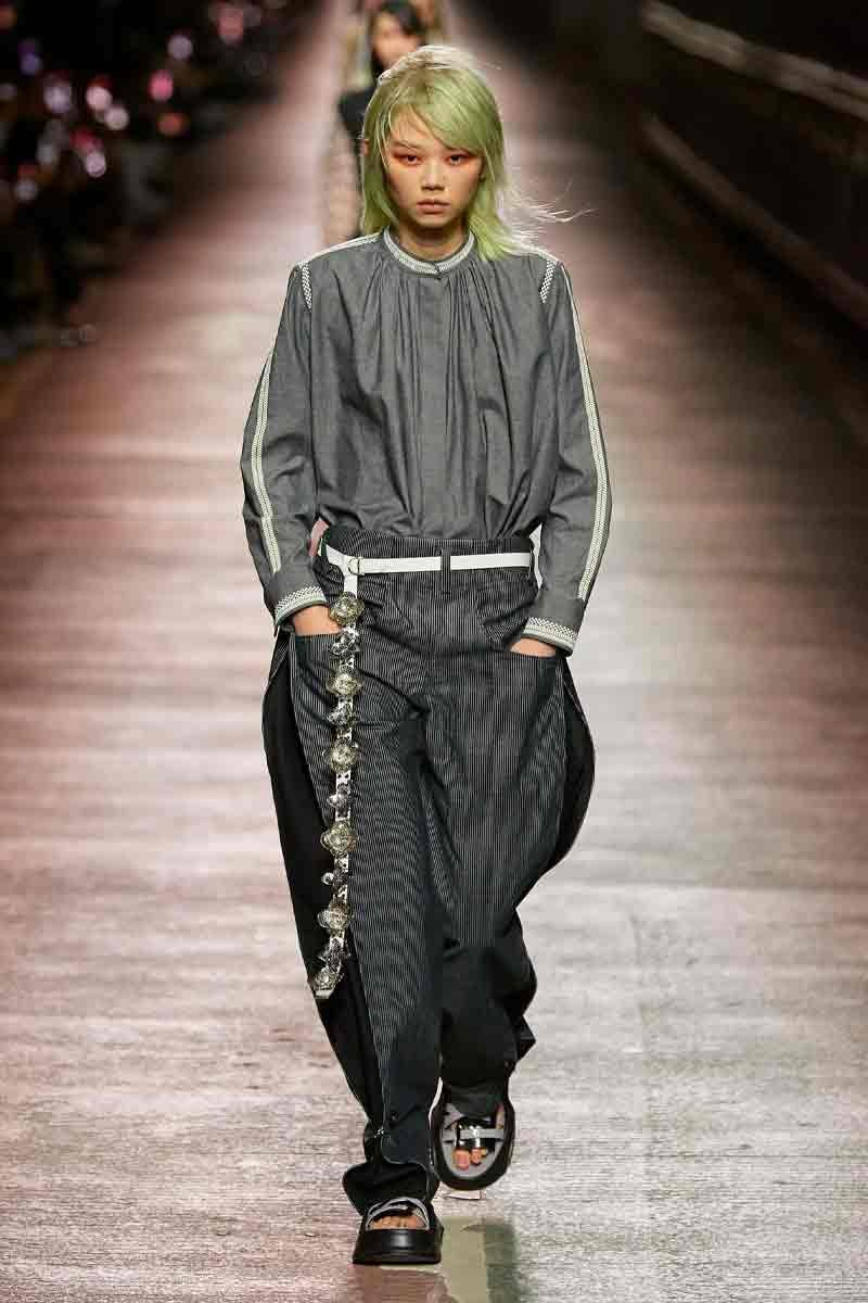 Louis Vuitton Pre-Fall 2023 Dazzles Seoul With Travel and Movement squid game jamsguyo bridge nicolas ghesquiere han river hwang dong-hyuk hoyeon jung seoul han river lvmh pharrell williams