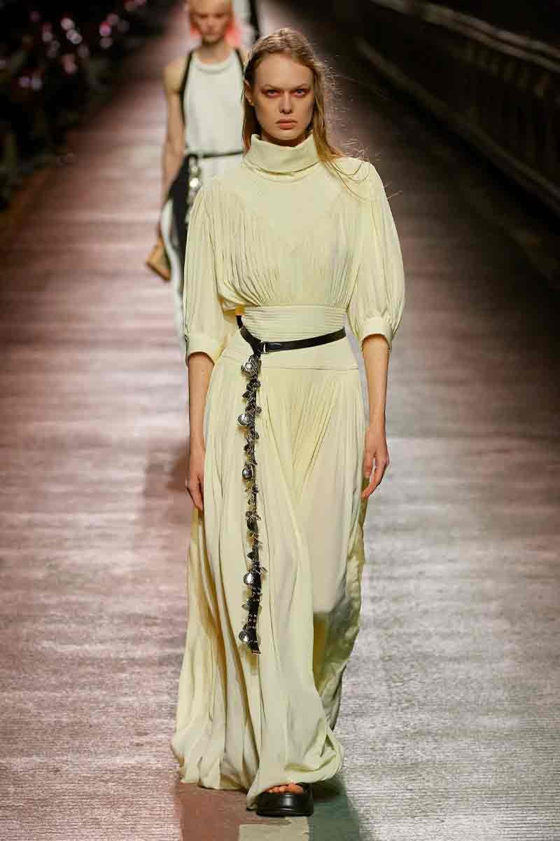 Louis Vuitton Pre-Fall 2023 Dazzles Seoul With Travel and Movement squid game jamsguyo bridge nicolas ghesquiere han river hwang dong-hyuk hoyeon jung seoul han river lvmh pharrell williams