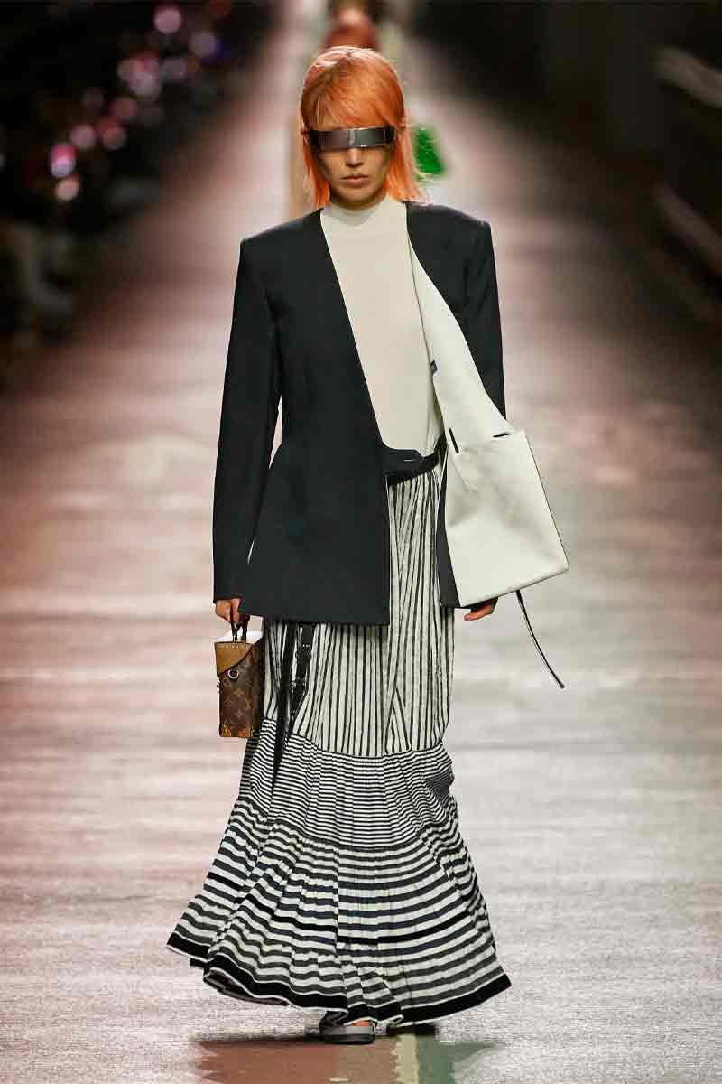 Louis Vuitton Pre-Fall 2023 Dazzles Seoul With Travel and Movement squid game jamsguyo bridge nicolas ghesquiere han river hwang dong-hyuk hoyeon jung seoul han river lvmh pharrell williams