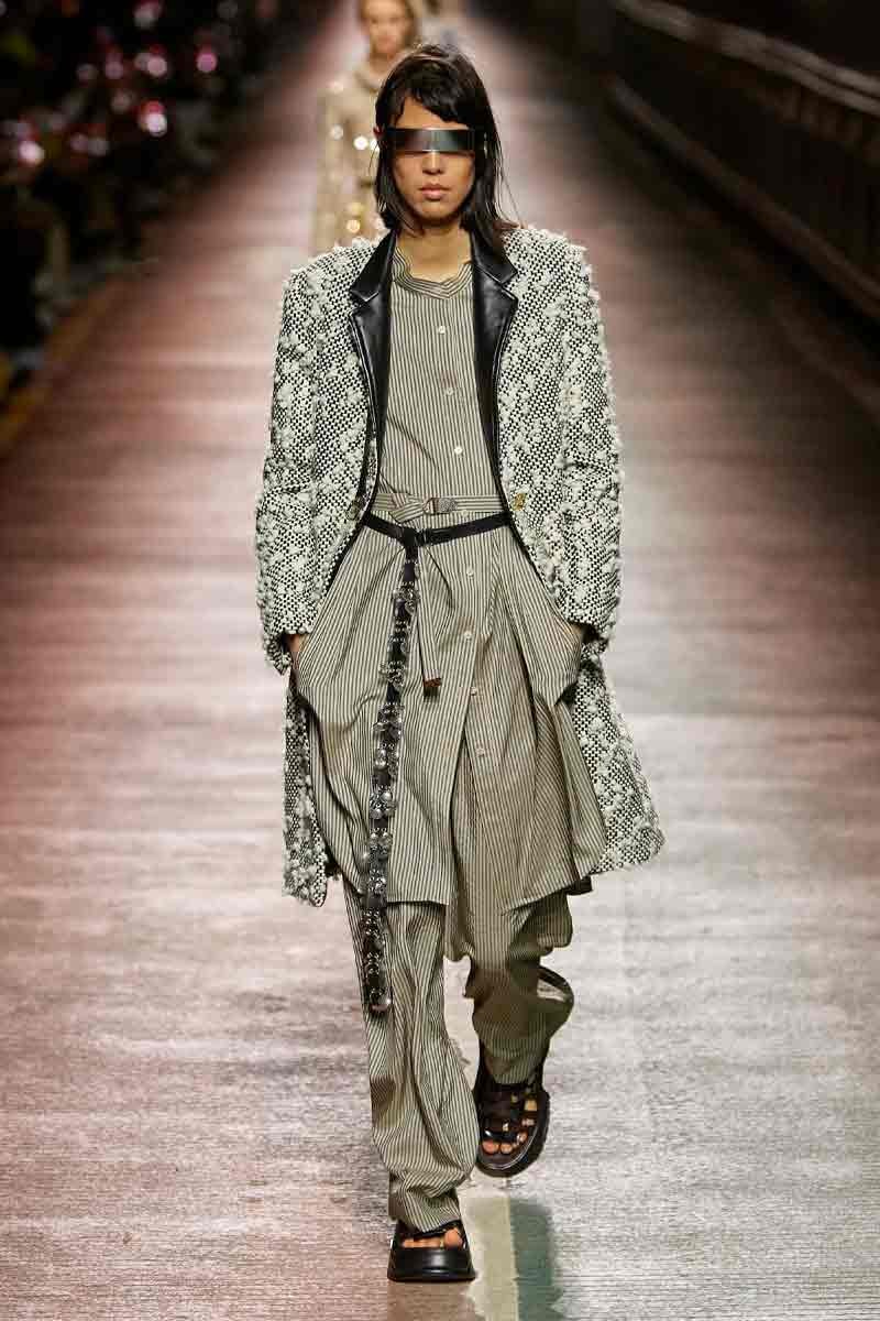 Louis Vuitton Pre-Fall 2023 Dazzles Seoul With Travel and Movement squid game jamsguyo bridge nicolas ghesquiere han river hwang dong-hyuk hoyeon jung seoul han river lvmh pharrell williams