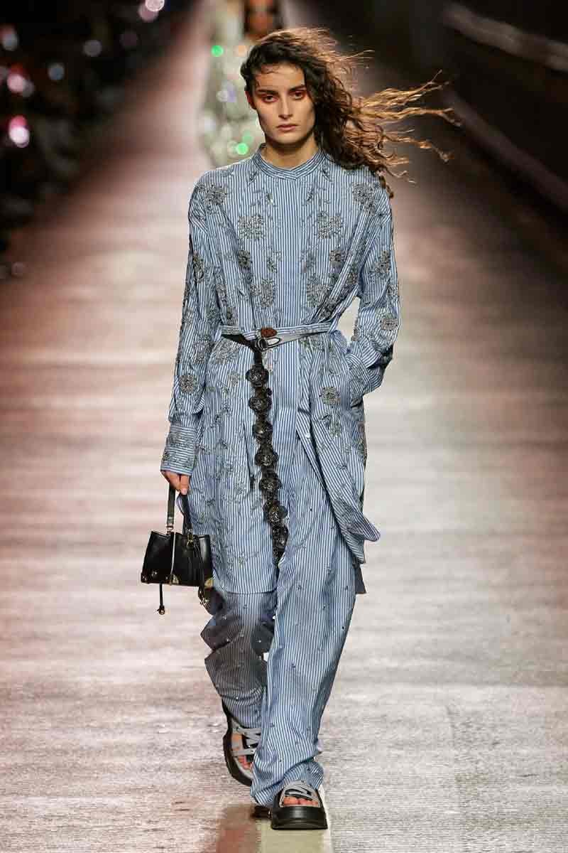 Louis Vuitton Pre-Fall 2023 Dazzles Seoul With Travel and Movement squid game jamsguyo bridge nicolas ghesquiere han river hwang dong-hyuk hoyeon jung seoul han river lvmh pharrell williams