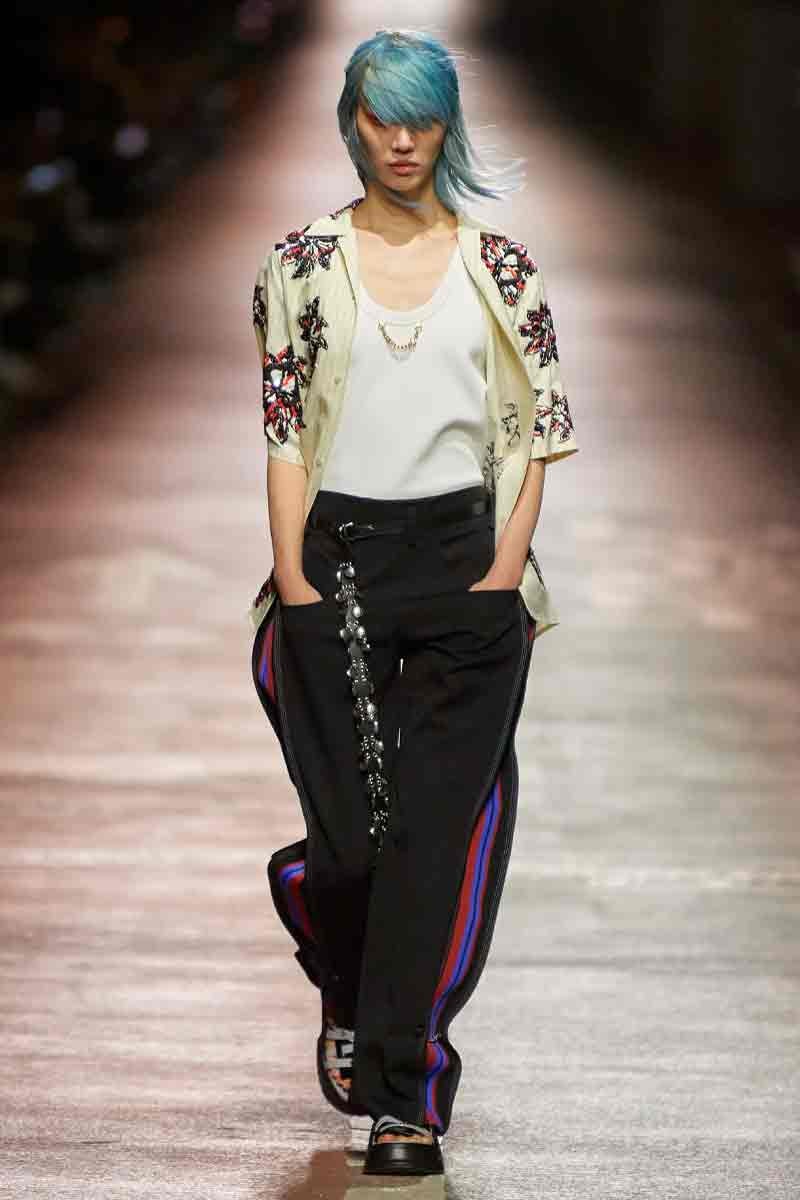 Louis Vuitton Pre-Fall 2023 Dazzles Seoul With Travel and Movement squid game jamsguyo bridge nicolas ghesquiere han river hwang dong-hyuk hoyeon jung seoul han river lvmh pharrell williams