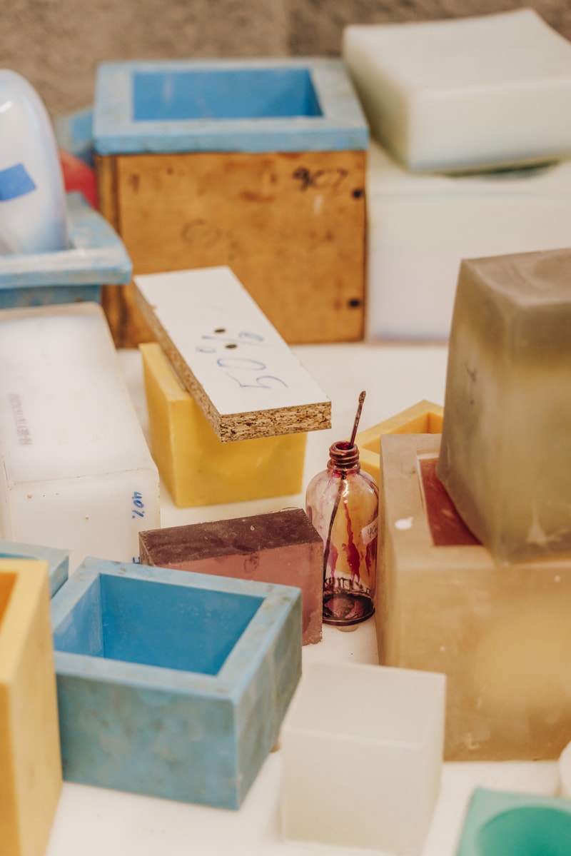 Objects of Common Interest Explores the Allure of Iridescence with "Poikilos"